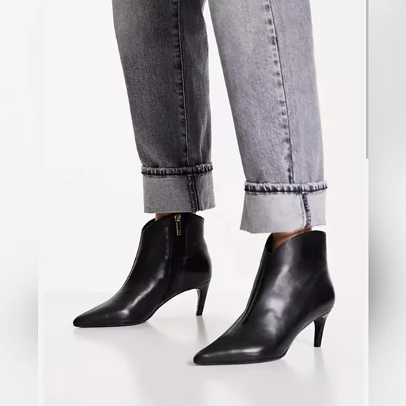 Edgy Chic Ted Baker London Red Leather Booties - Picture 12 of 16